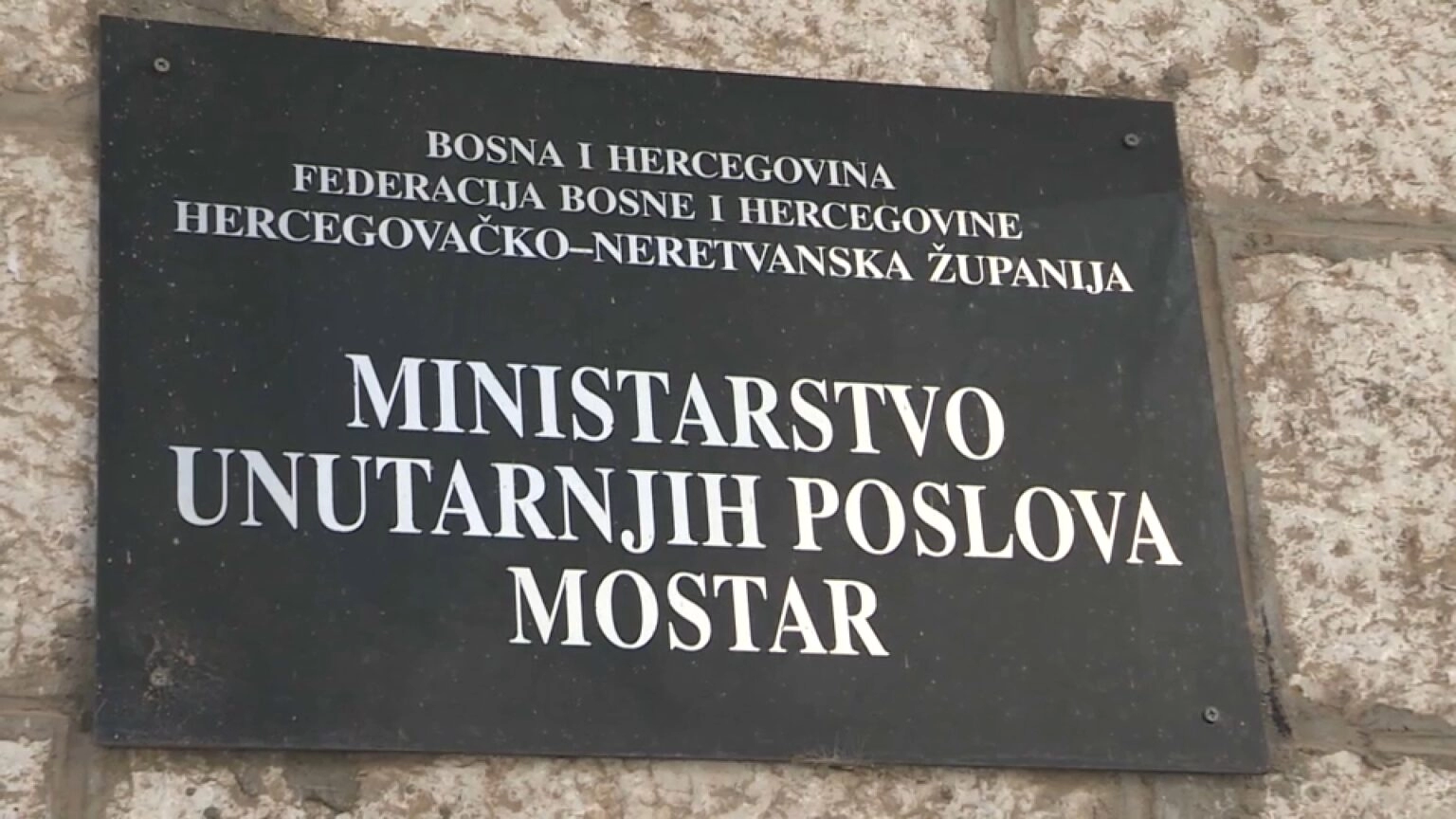 Zaštitar teško ozlijeđen u pljački automat kluba u Mostaru